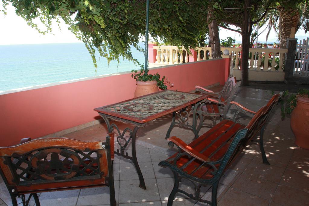 Aristotelis-Nikos Paramonas Studios Phòng bức ảnh